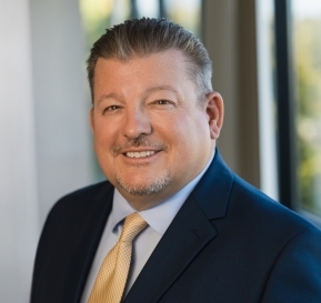 Headshot Photo of Steven Syslo